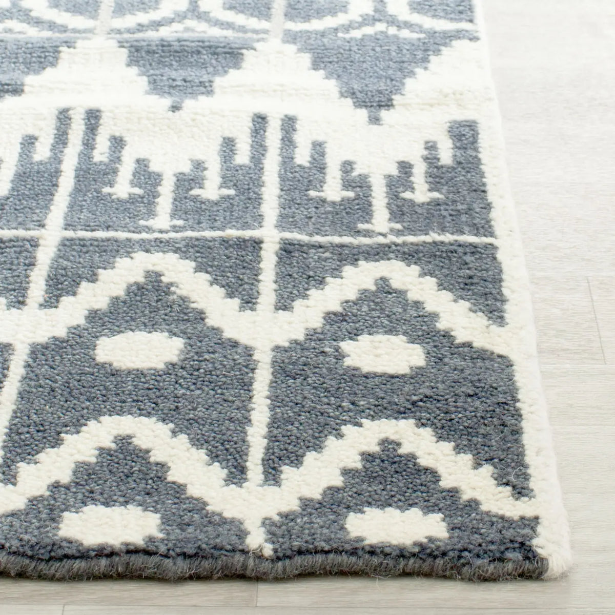 Safavieh Kenya 2'-3" x 8'-0" Rug in Charcoal