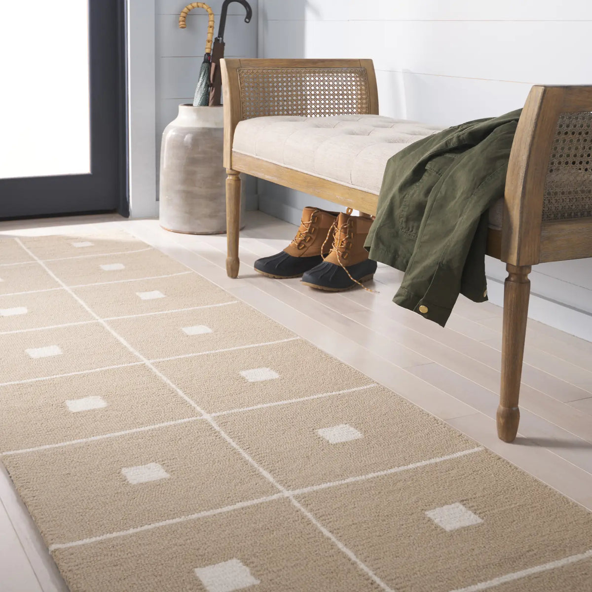 Safavieh Martha Stewart 300 2'-3" x 8'-0" Rug in Beige / Ivory