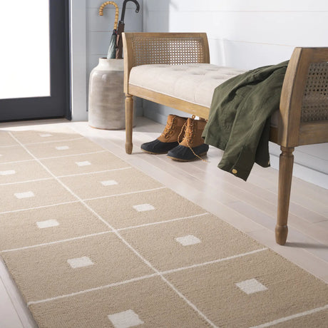 Safavieh Martha Stewart 300 2'-3" x 8'-0" Rug in Beige / Ivory