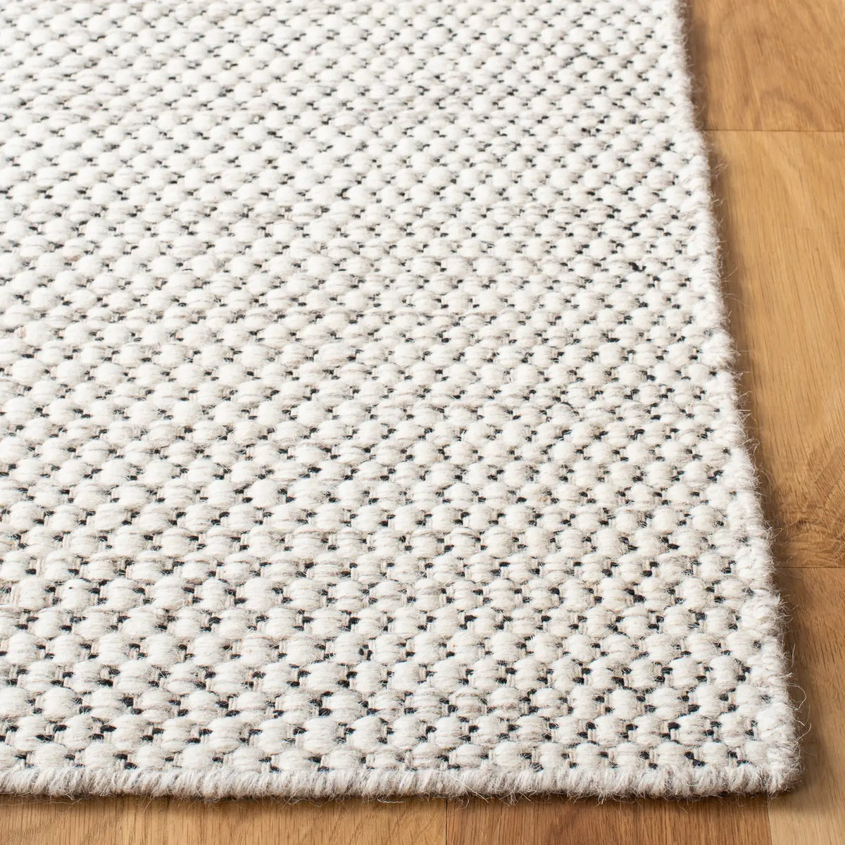Safavieh Kilim 4'-0" x 6'-0" Rug in Ivory