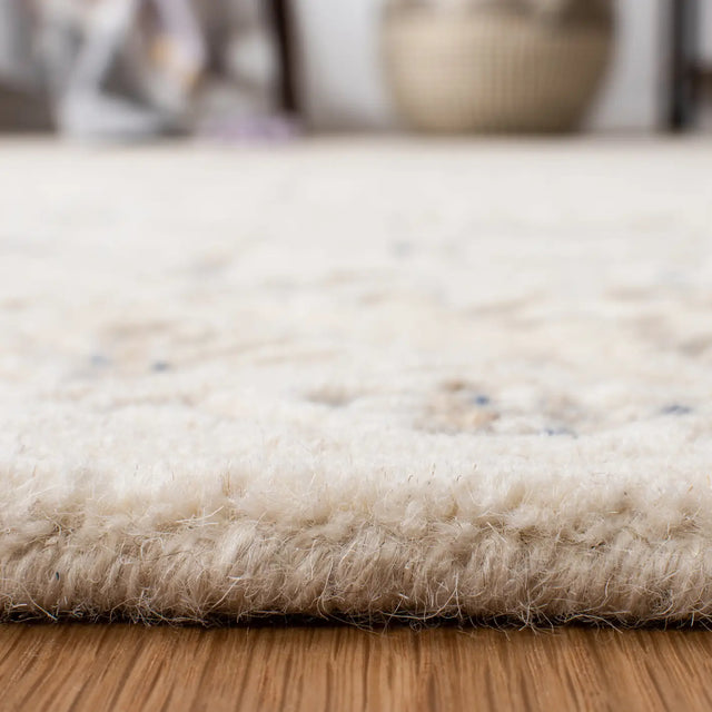Safavieh Glamour 5'-0" x 8'-0" Rug in Ivory / Beige