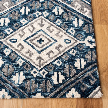 Safavieh Aspen 4'-0" x 6'-0" Rug in Grey / Ivory