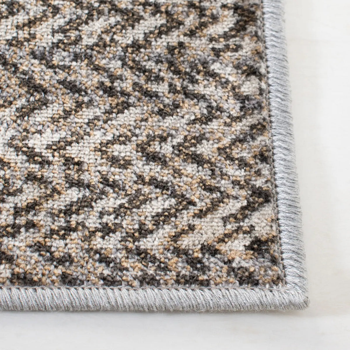 Safavieh Atlas 4'-0" x 6'-0" Rug in Ivory / Beige