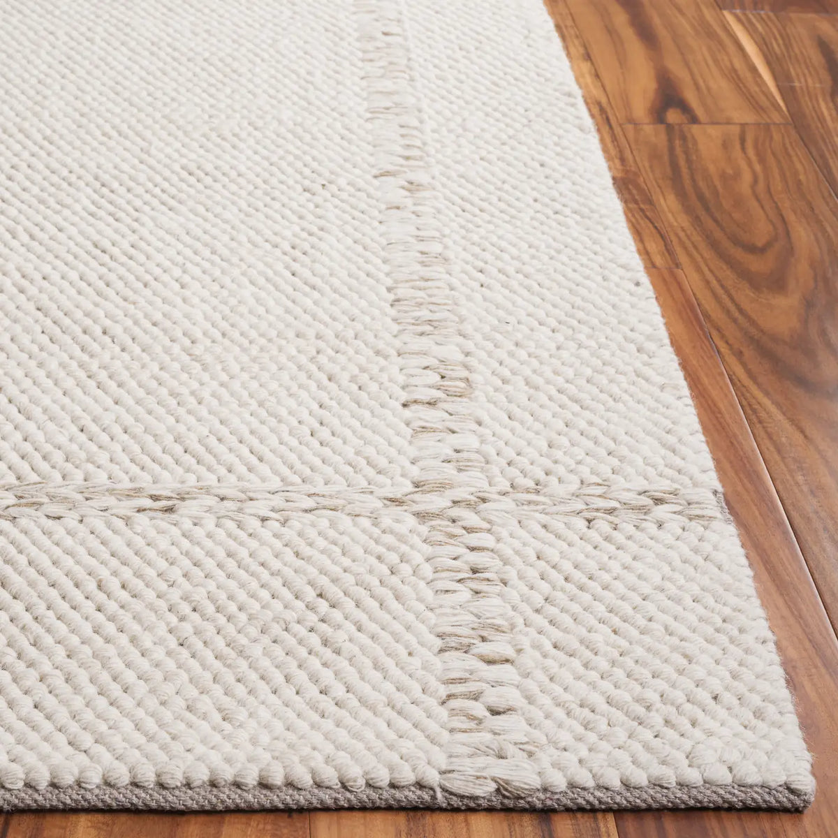 Safavieh Natura 4'-0" x 6'-0" Rug in Ivory