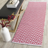 Safavieh Montauk 2'-3" x 7'-0" Rug in Red / Ivory