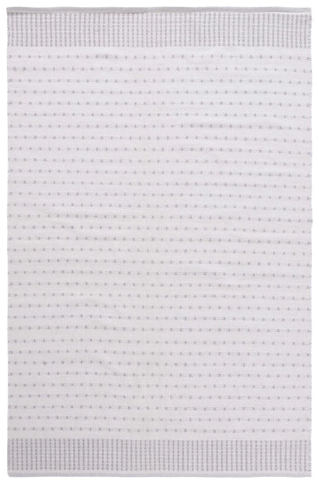 Safavieh Montauk 4'-0" x 6'-0" Rug in Light Grey / Ivory