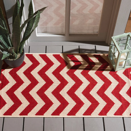 Safavieh Courtyard 2'-0" x 3'-7" Rug in Red