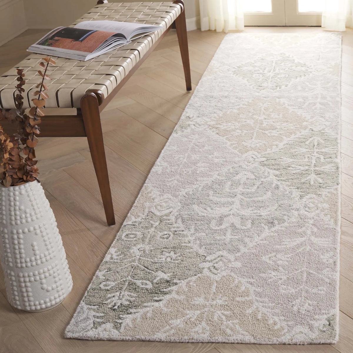Safavieh Ebony 2'-3" x 9'-0" Rug in Beige / Ivory