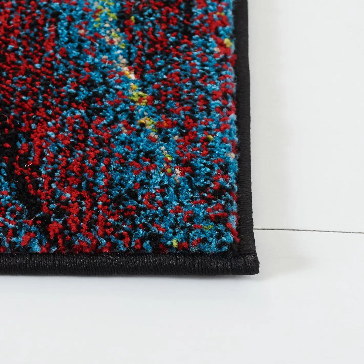 Safavieh Glacier 4'-0" x 6'-0" Rug in Red / Green