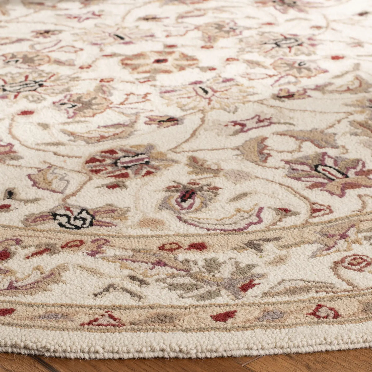 Safavieh Chelsea 5'-6" x 5'-6" Rug in Ivory / Ivory