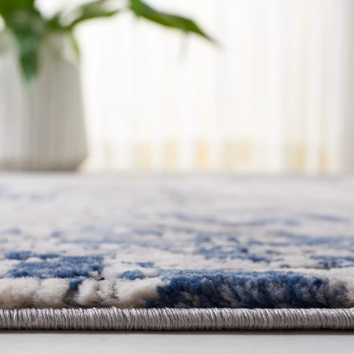 Safavieh Meadow 100 4'-0" x 6'-0" Rug in Ivory Grey / Blue