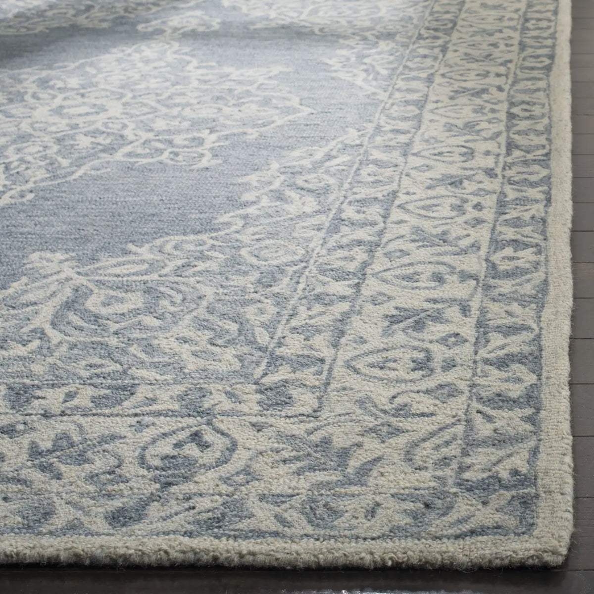 Safavieh Micro-Loop 5'-0" x 8'-0" Rug in Blue / Light Blue