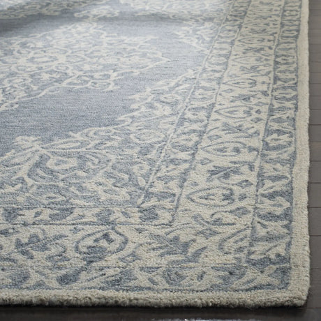 Safavieh Micro-Loop 5'-0" x 8'-0" Rug in Blue / Light Blue