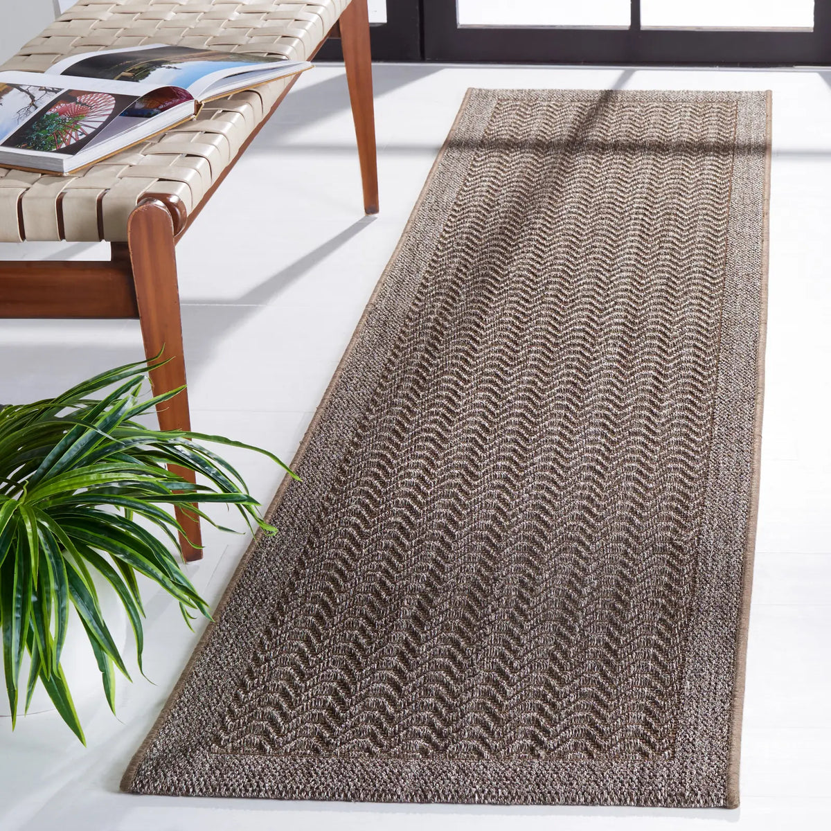 Safavieh Palm Beach 2'-3" x 10'-0" Rug in Silver