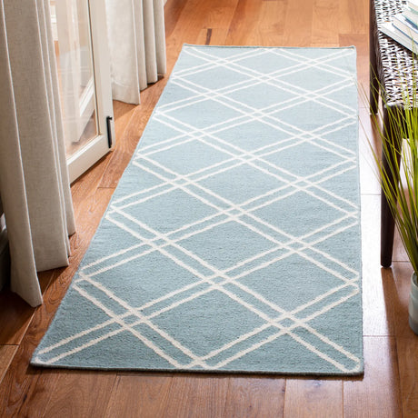 Safavieh Dhurries 2'-6" x 8'-0" Rug in Light Blue / Ivory
