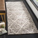 Safavieh Natura 2'-3" x 8'-0" Rug in Ivory / Stone
