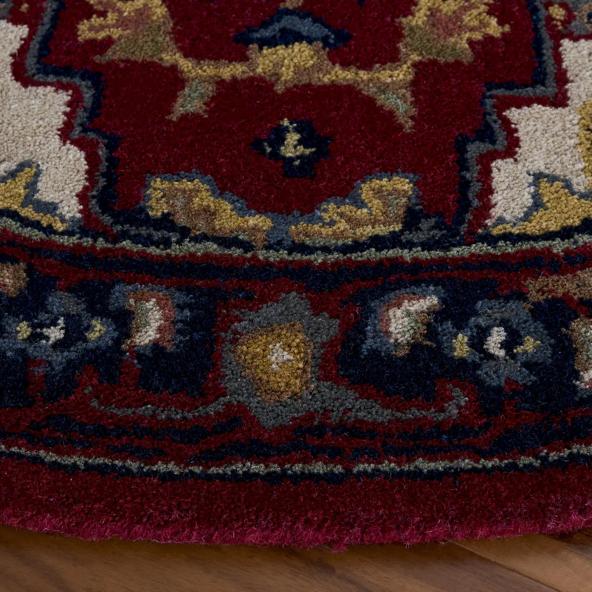 Safavieh Classic 3'-6" x 3'-6" Rug in Assorted / Red