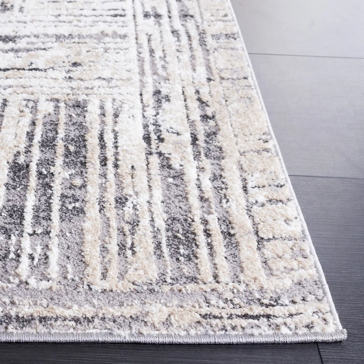 Safavieh Opal 4'-0" x 6'-0" Rug in Ivory / Dark Grey