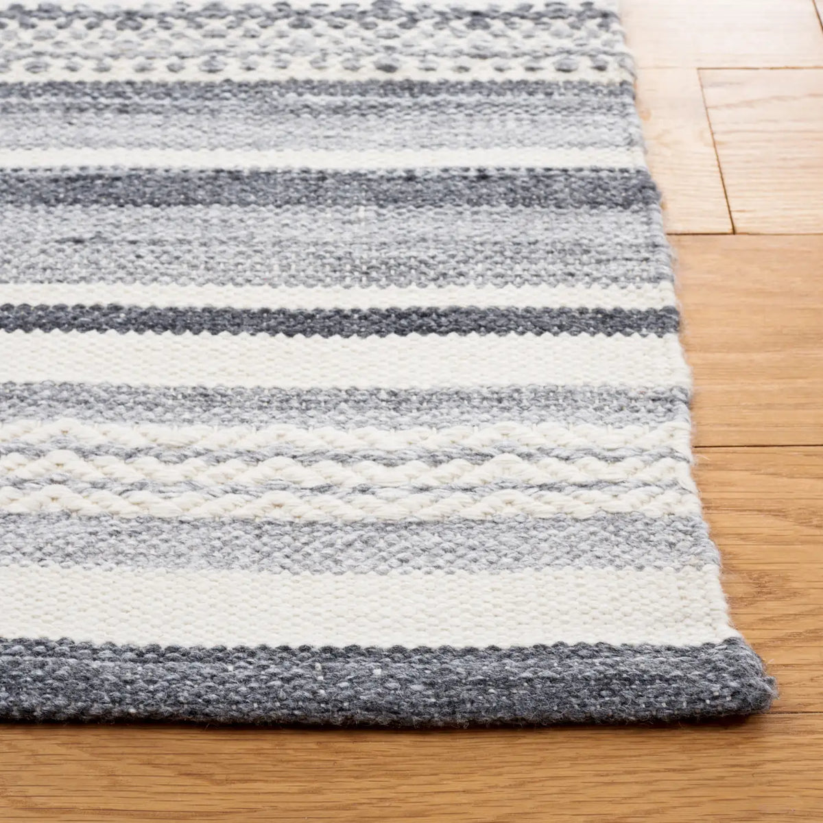 Safavieh Striped Kilim 4'-0" x 6'-0" Rug in Charcoal / Ivory