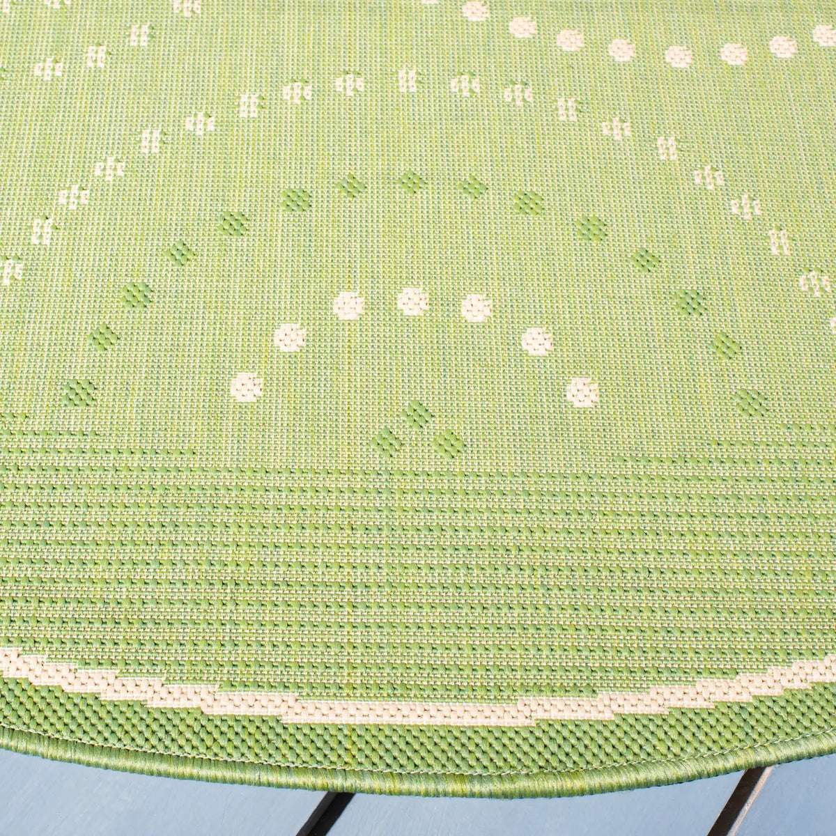 Safavieh Courtyard 5'-3" x 5'-3" Rug in Olive / Natural