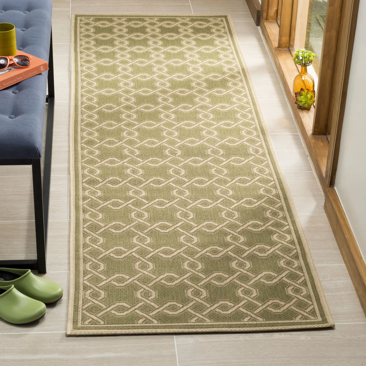 Safavieh Martha Stewart 2'-7" x 8'-2" Rug in Green / Creme