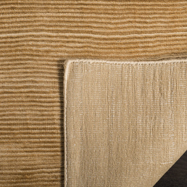 Safavieh Mirage 4'-0" x 6'-0" Rug in Gold