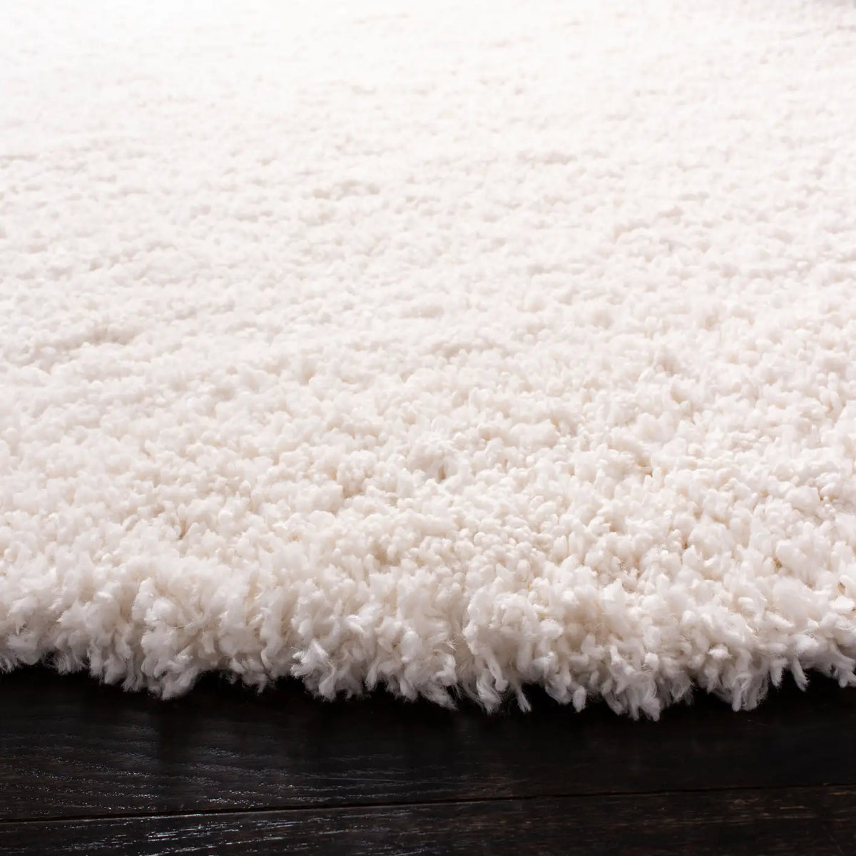 Safavieh Fontana Shag  800 5'-3" x 5'-3" Rug in Ivory