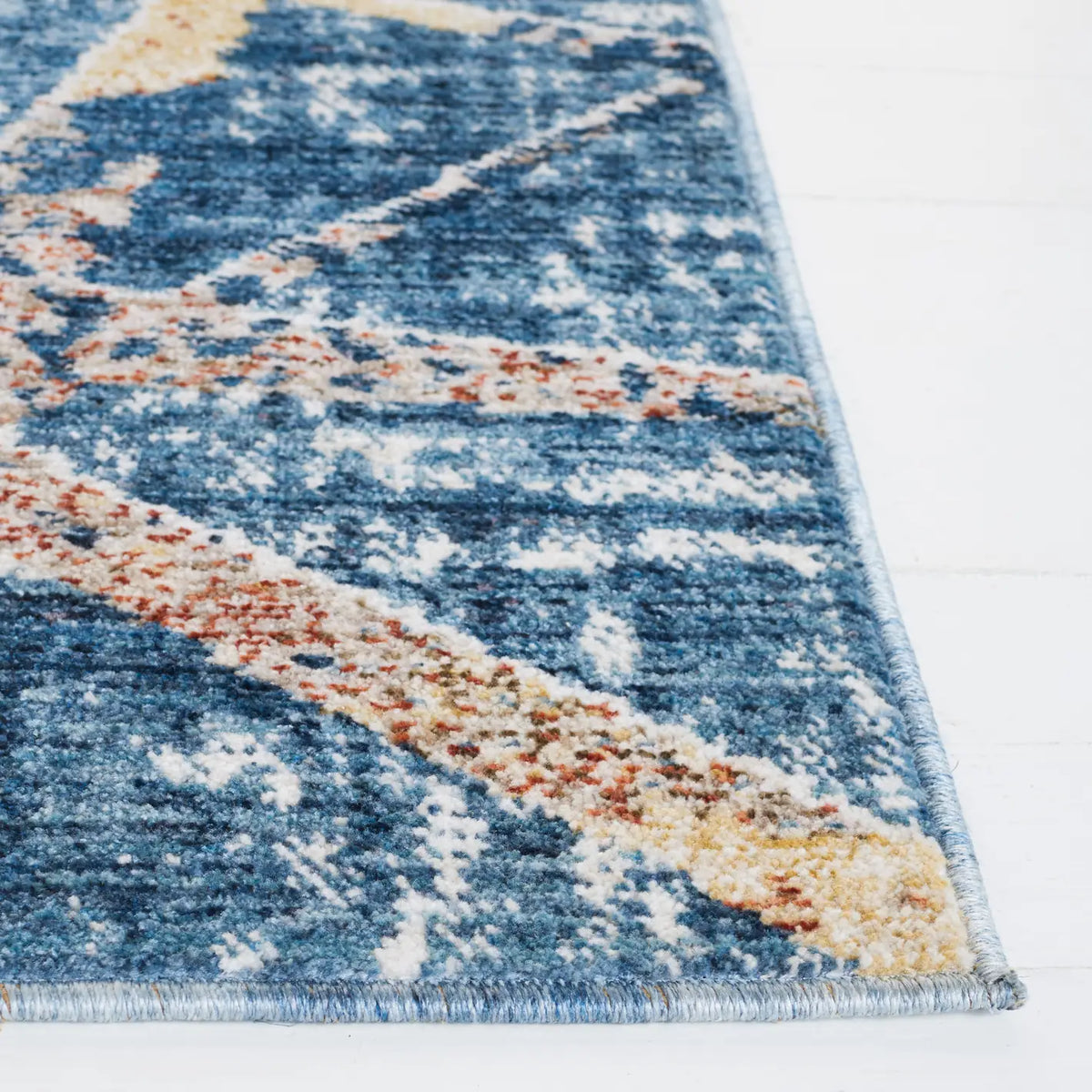 Safavieh Olympia 4'-0" x 6'-0" Rug in Blue / Navy