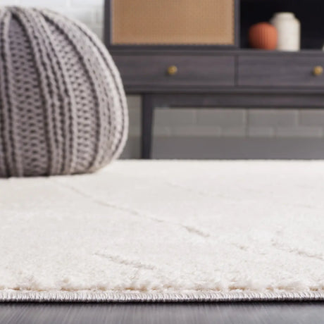 Safavieh Melody 4'-0" x 6'-0" Rug in Ivory / Beige
