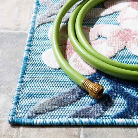 Safavieh Cabana 4'-0" x 6'-0" Rug in Aqua / Ivory