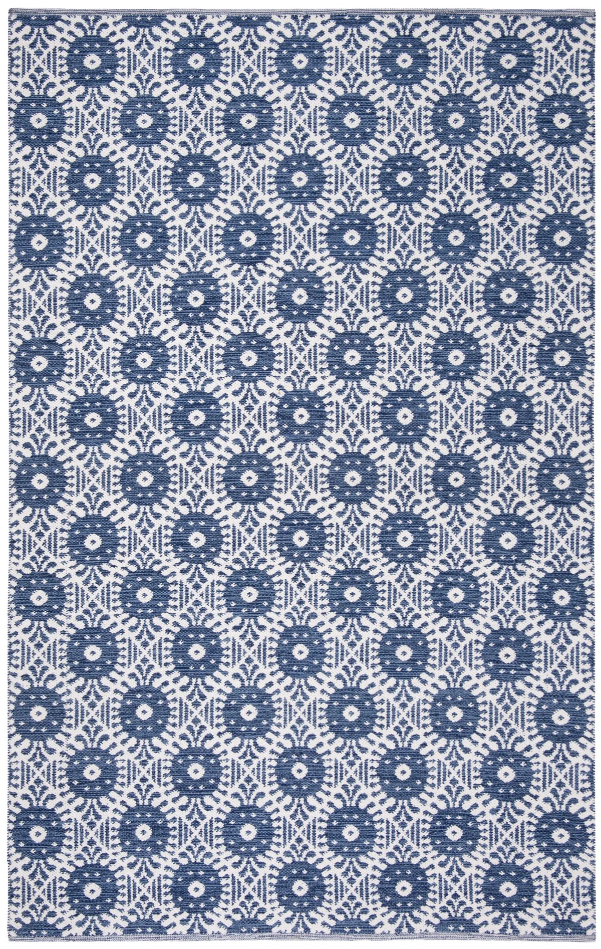 Safavieh Montauk 5'-0" x 8'-0" Rug in Navy / Ivory