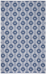Safavieh Montauk 5'-0" x 8'-0" Rug in Navy / Ivory