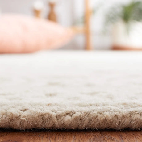 Safavieh Blossom 5'-0" x 8'-0" Rug in Light Grey / Ivory