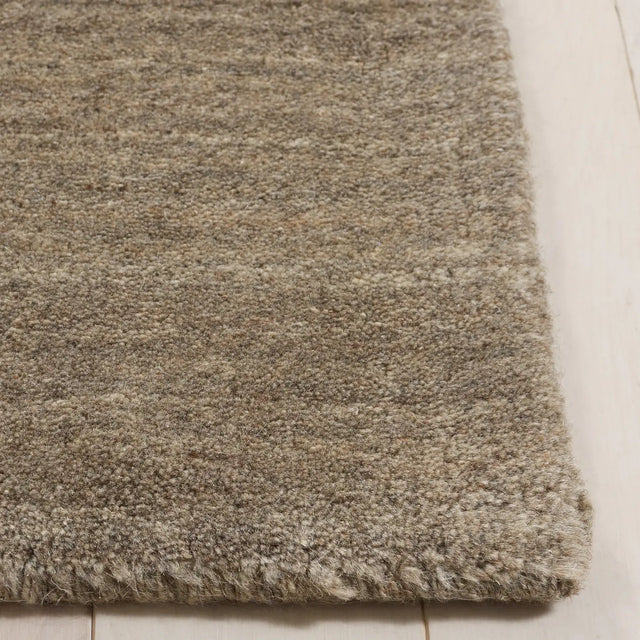 Safavieh Himalaya 5'-0" x 8'-0" Rug in Taupe