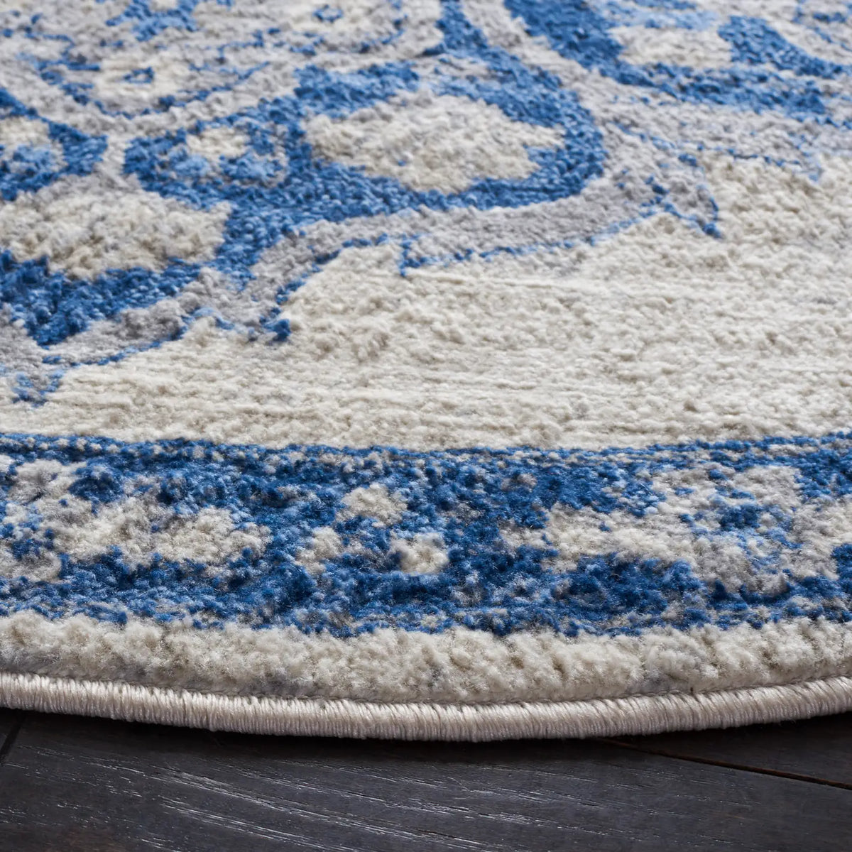 Safavieh Brentwood 6'-7" x 6'-7" Rug in Ivory / Navy
