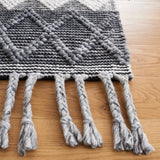 Safavieh Natura 4'-0" x 6'-0" Rug in Charcoal / Ivory