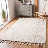 Safavieh Casablanca 5'-0" x 8'-0" Rug in Ivory / Silver