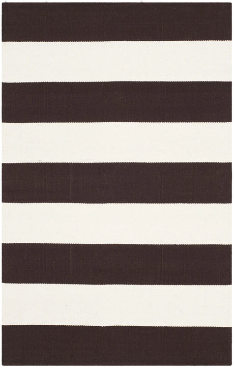 Safavieh Montauk 2'-6" x 4'-0" Rug in Chocolate / Ivory