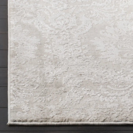 Safavieh Princeton 5'-3" x 7'-6" Rug in Silver / Beige