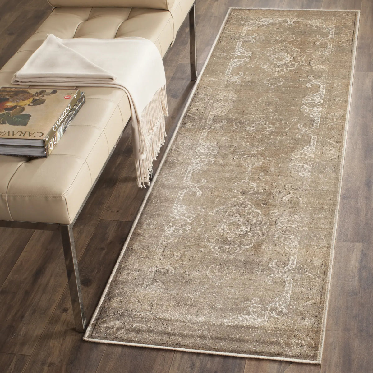 Safavieh Vintage 2'-2" x 8'-0" Rug in Mouse