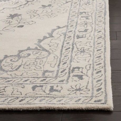 Safavieh Glamour 5'-0" x 8'-0" Rug in Light Grey