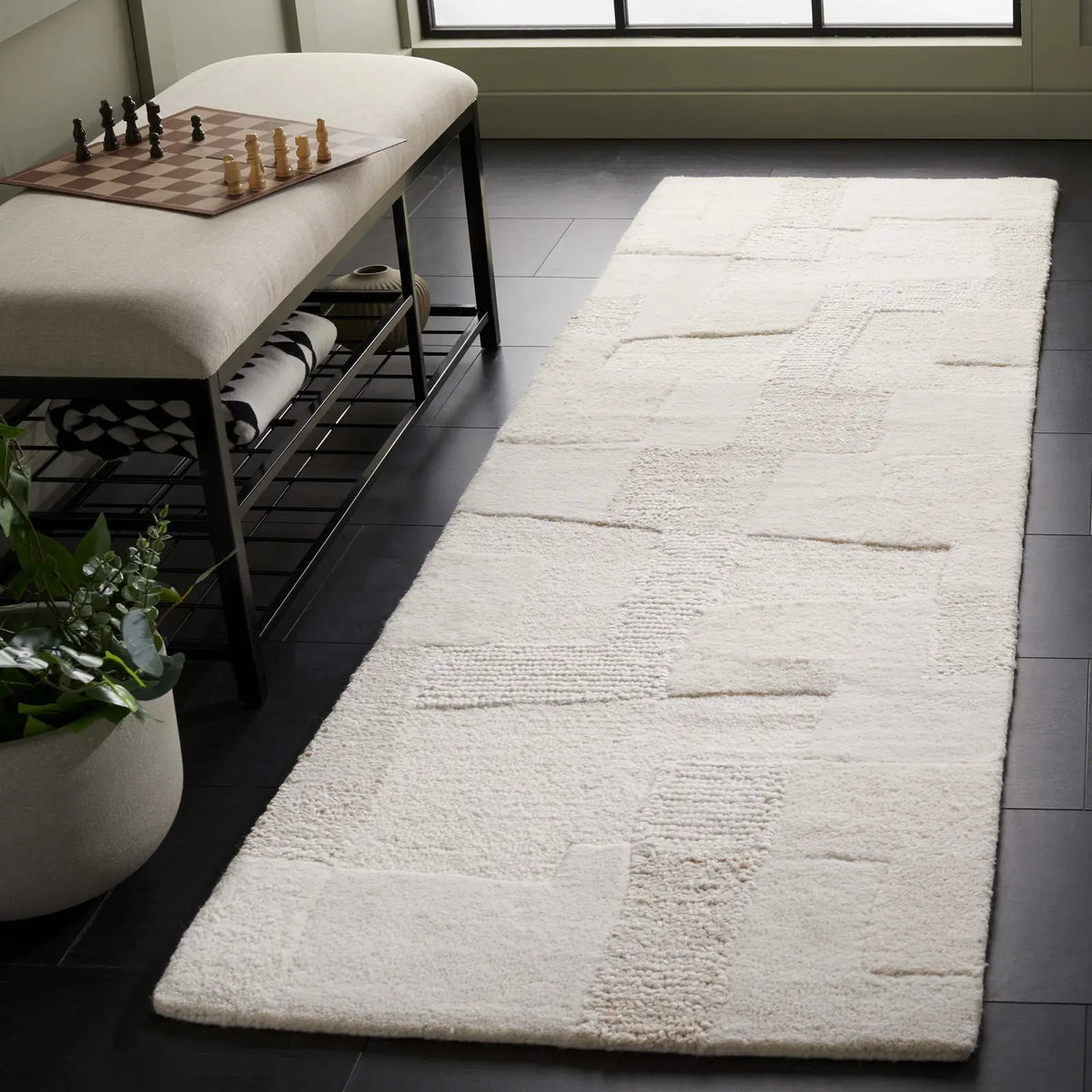 Safavieh Manhattan 2'-3" x 8'-0" Rug in Ivory / Beige