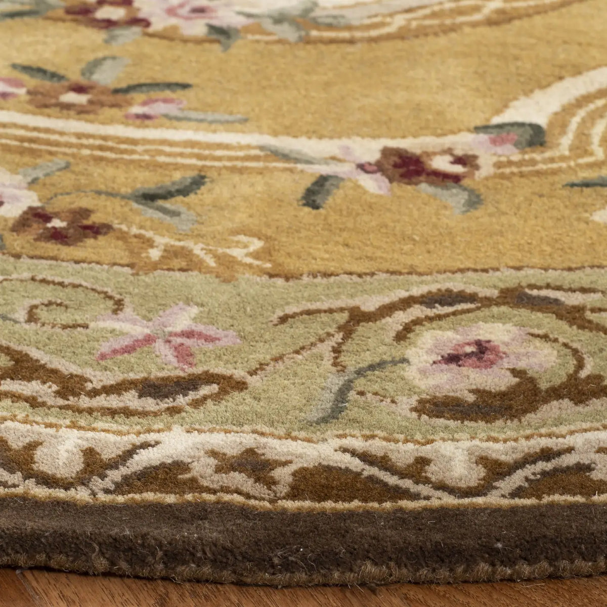 Safavieh Classic 6'-0" x 6'-0" Rug in Light Gold / Green