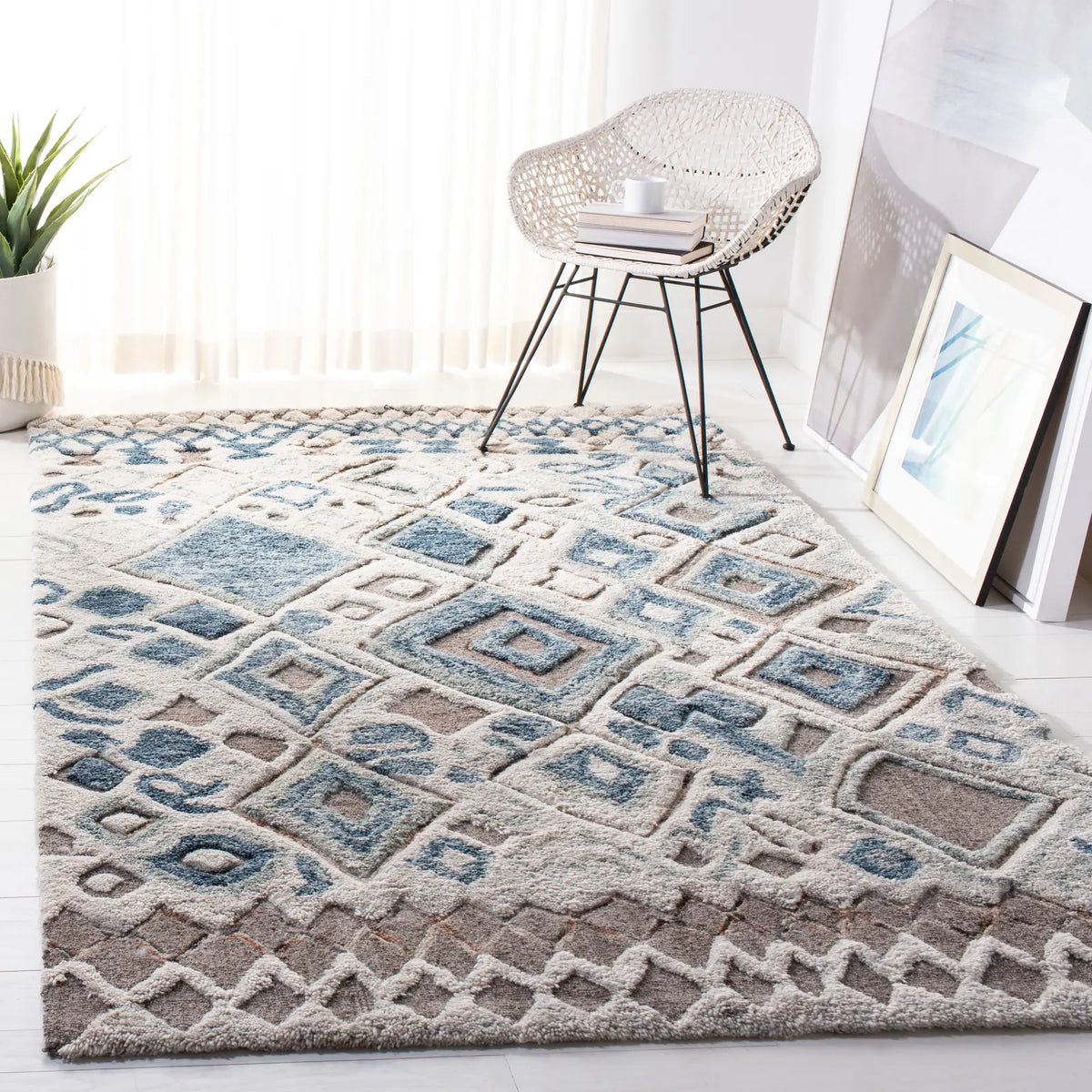 Safavieh Casablanca Shag 5'-0" x 8'-0" Rug in Beige / Navy