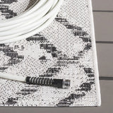 Safavieh Courtyard 4'-0" x 5'-7" Rug in Ivory / Black