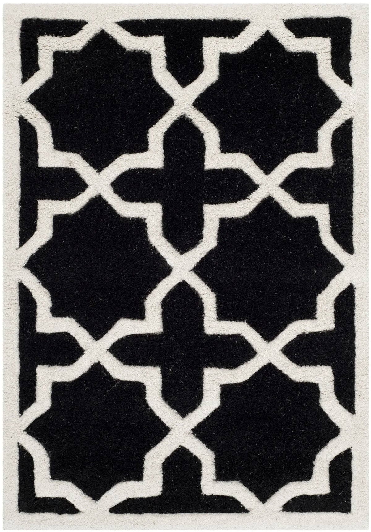 Safavieh Chatham 2'-0" x 3'-0" Rug in Black / Ivory