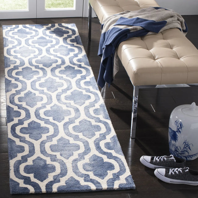Safavieh Dip Dye 2'-3" x 8'-0" Rug in Blue / Ivory