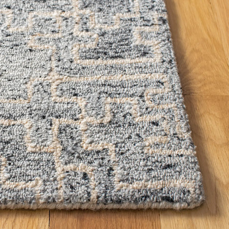 Safavieh Abstract 4'-0" x 6'-0" Rug in Ivory / Black