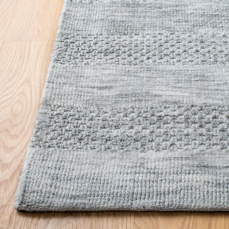 Safavieh Classic Vintage 4'-0" x 6'-0" Rug in Light Grey