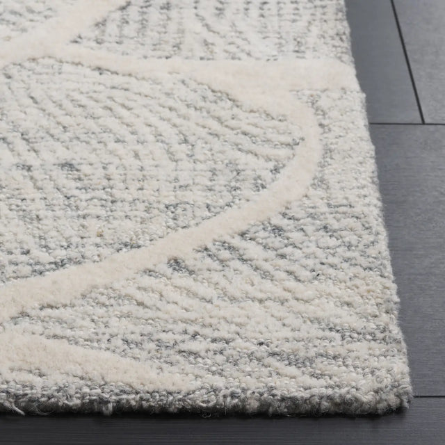 Safavieh Pine 4'-0" x 6'-0" Rug in Grey / Ivory
